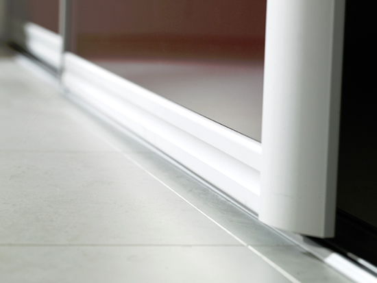 Maxima Bottom Frame Detail – Aluminium Frame – Red Glass Panel Maxima Bottom Frame Detail – Aluminium Frame – Red Glass Panel