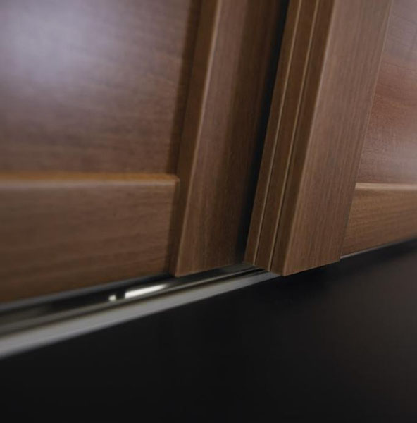 Detail shot of the side profile of the shaker door system Detail shot of the side profile of the shaker door system