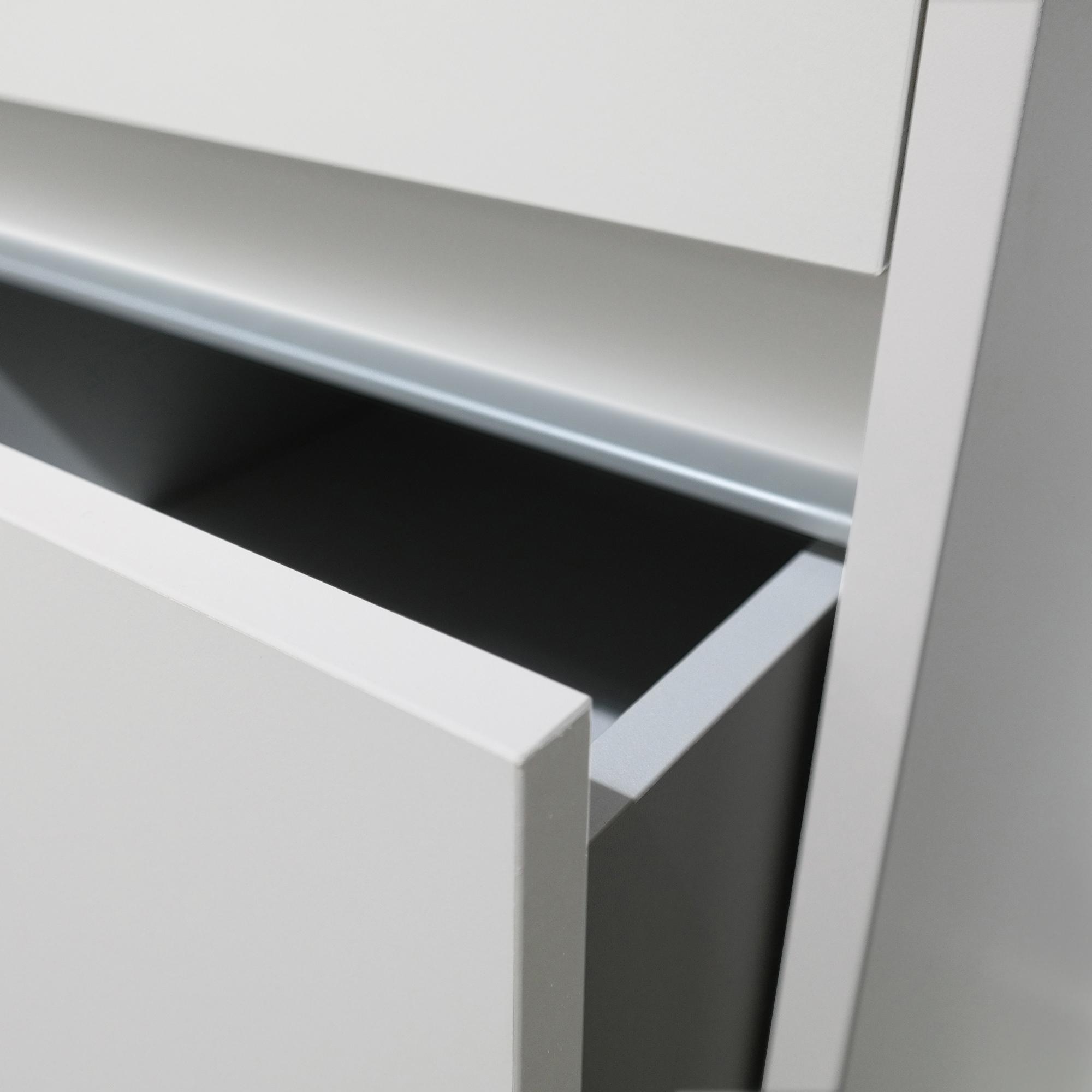 TWR-3DW450-PW_4 White/Grey SpacePro 3 Drawer Unit Detail